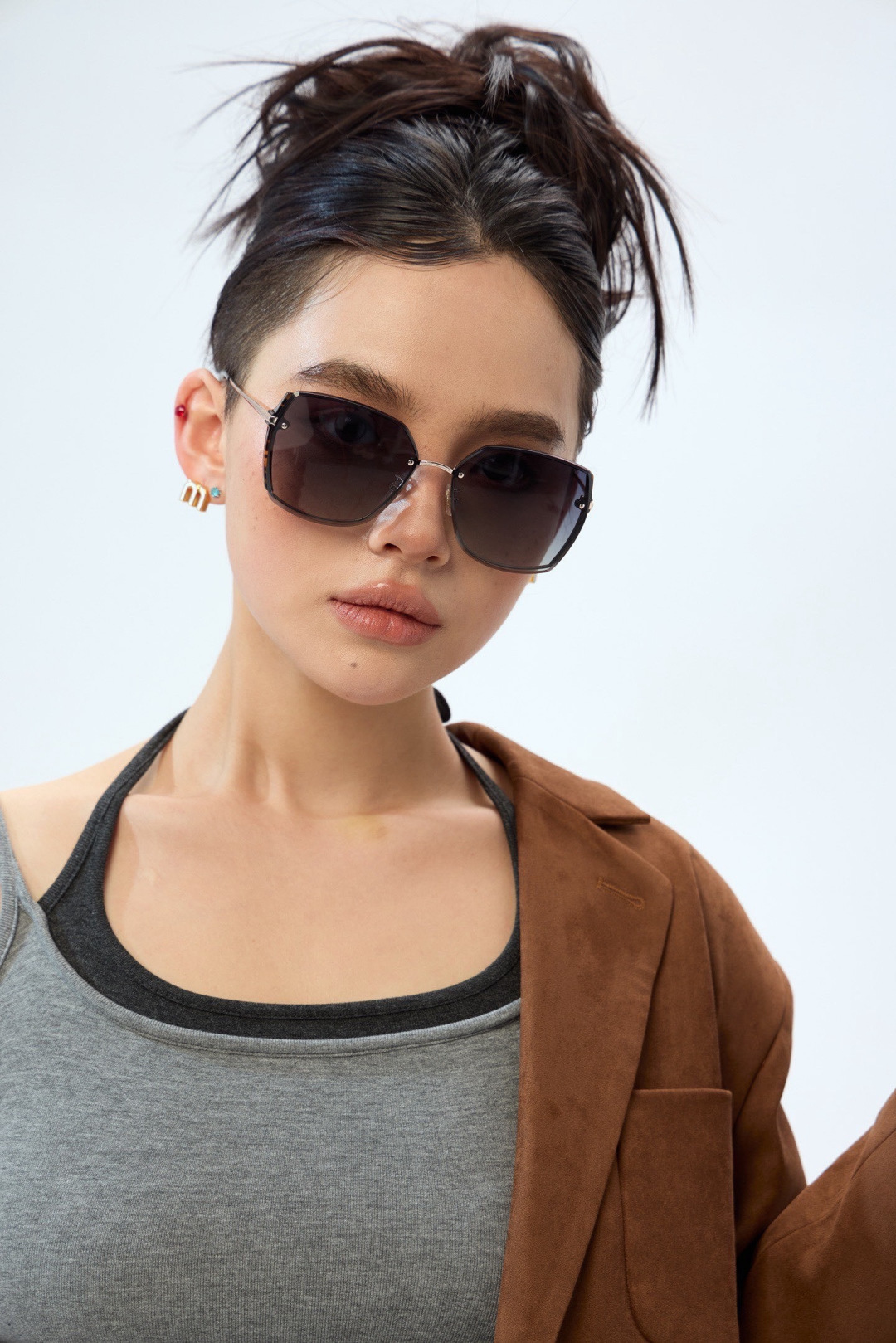 NO:742125,[Nylon Polarized Series] GUCCI frameless sunglasses with polygonal design, regardless of face shape, look very elegant whether paired with a coat or a dress. Nylon polarized lenses prevent ultraviolet rays. Model G7639 glasses, sunglasses, sunglasses, glasses, gucci, skirts19860909【尼龙偏光系列】GUCCI无框太阳镜墨多边形设计,不挑脸型,无论搭配大衣还是连衣裙都非常显气质尼龙偏光镜片预防紫外线 型号G7639眼镜墨镜太阳镜,眼镜,gucci,skirts,glasses