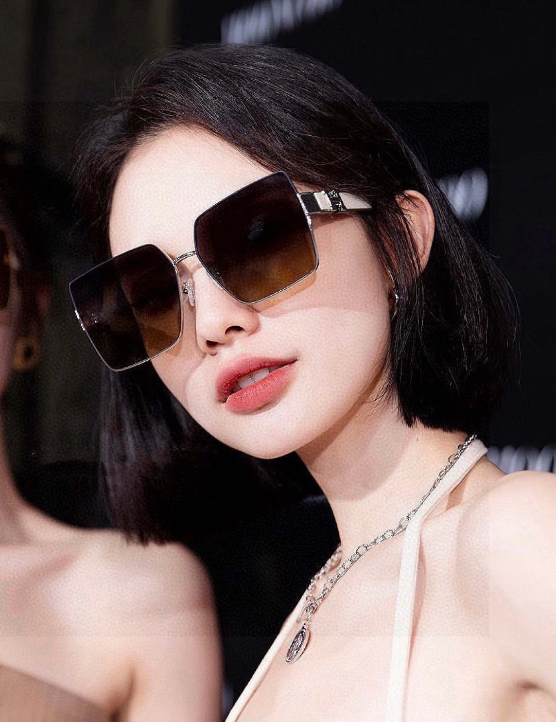 NO:742150,[Nylon Polarized Series] Hermes’ classic square frame design, regardless of face shape, looks very elegant whether paired with a coat or a dress. Nylon polarized lenses prevent ultraviolet rays. Model H0219 glasses, sunglasses, sunglasses, glasses, hermes, skirts19860909【尼龙偏光系列】爱马仕经典的方框设计,不挑脸型,无论搭配大衣还是连衣裙都非常显气质尼龙偏光镜片预防紫外线 型号H0219眼镜墨镜太阳镜,眼镜,hermes,skirts,glasses