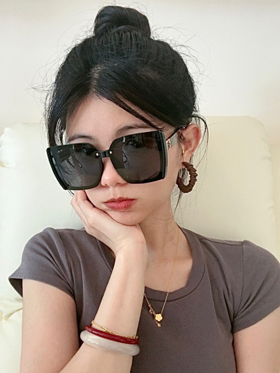 NO:742131,Chanel's new spring sunglasses. Internet celebrities from all over the world have brought out the aura. They are playful and sweet. They have a better effect on the face. The metal texture is super good. Model CH3513 glasses, sunglasses, sunglasses, glasses, chanel19860909香奈儿 开春新款太阳镜 各路网红纷纷带起气场满分 俏皮甜美.上脸效果更佳.金属质感超好 型号CH3513眼镜墨镜太阳镜,眼镜,chanel,glasses