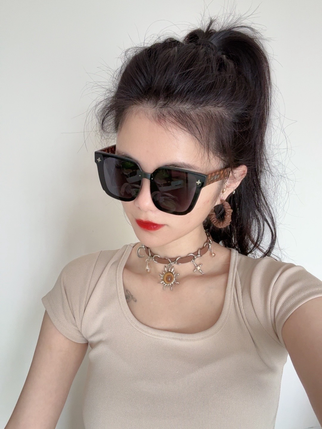 NO:742149,LV new women's square frame sunglasses, driving sunglasses, new sunglasses, fashionable and elegant, comfortable and light, exquisite and luxurious, ultra-light, model L1132 glasses, sunglasses, sunglasses, glasses, louis vuitton19860909LV 新款女士方框太阳眼镜 开车墨镜 新款太阳镜 时尚大方 舒适轻盈 精致奢华 超轻 型号L1132眼镜墨镜太阳镜,眼镜,louis vuitton,glasses