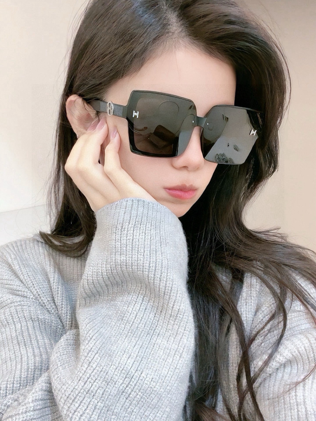 NO:742204,[TR Polarized Series] Hermes’ classic square frame design, regardless of face shape, looks very elegant whether paired with a coat or a dress. Nylon polarized lenses prevent ultraviolet rays. Model H4990 glasses, sunglasses, sunglasses, glasses, hermes, skirts19860909【TR偏光系列】爱马仕经典的方框设计,不挑脸型,无论搭配大衣还是连衣裙都非常显气质尼龙偏光镜片预防紫外线 型号H4990眼镜墨镜太阳镜,眼镜,hermes,skirts,glasses