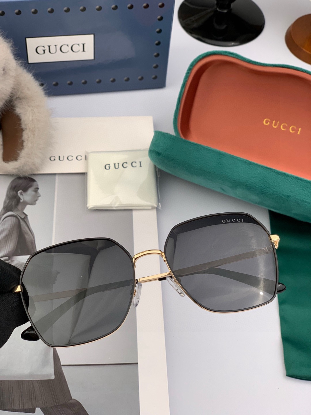 GUCCI 开春新款 马鞍扣镜腿系列墨镜，优雅方框太阳镜各路网红纷纷带起气场满分‼️ 俏皮甜美.上脸效果