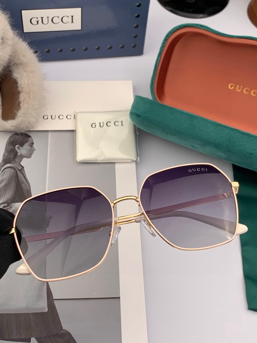 GUCCI 开春新款 马鞍扣镜腿系列墨镜，优雅方框太阳镜各路网红纷纷带起气场满分‼️ 俏皮甜美.上脸效果