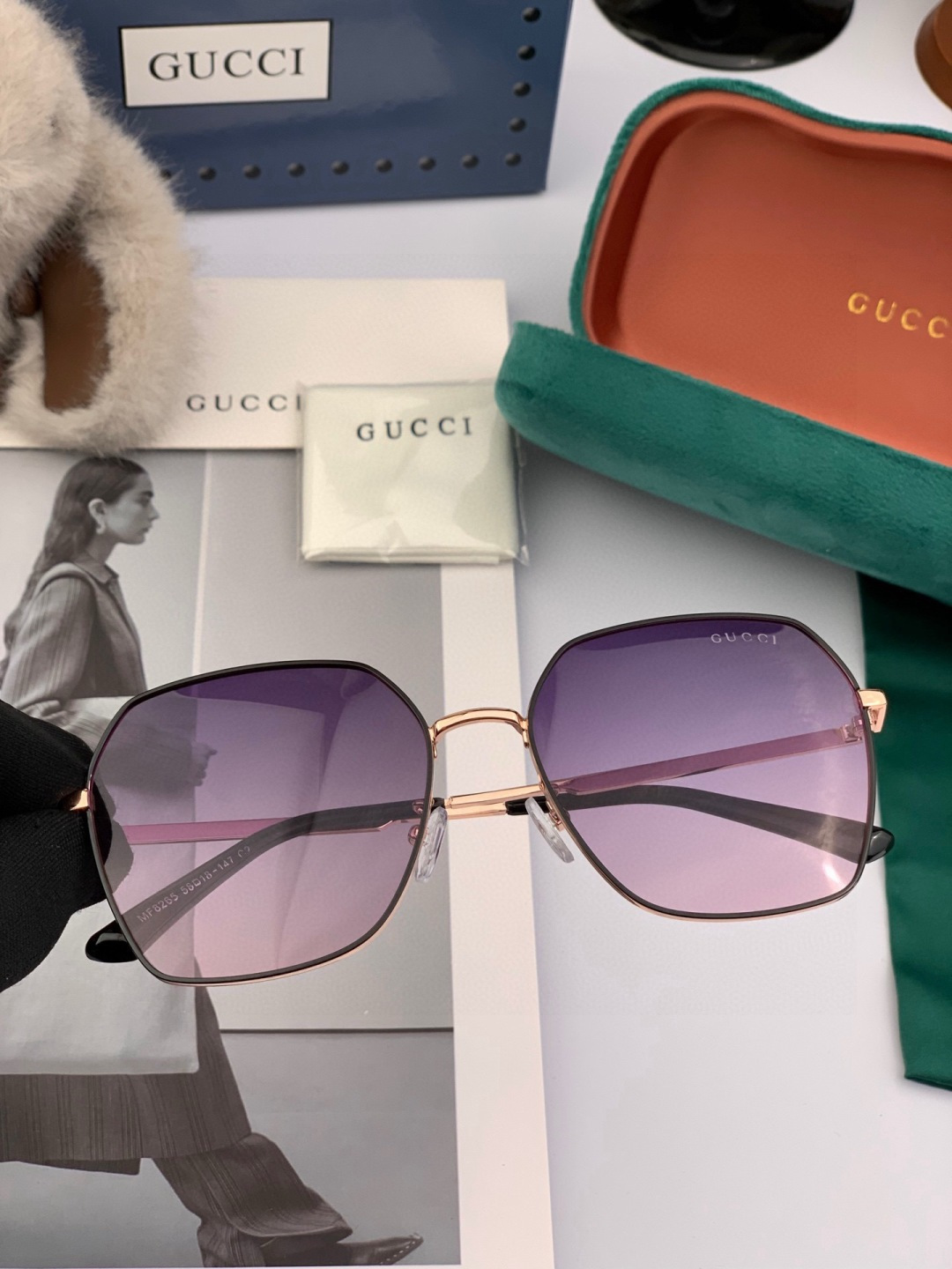 GUCCI 开春新款 马鞍扣镜腿系列墨镜，优雅方框太阳镜各路网红纷纷带起气场满分‼️ 俏皮甜美.上脸效果