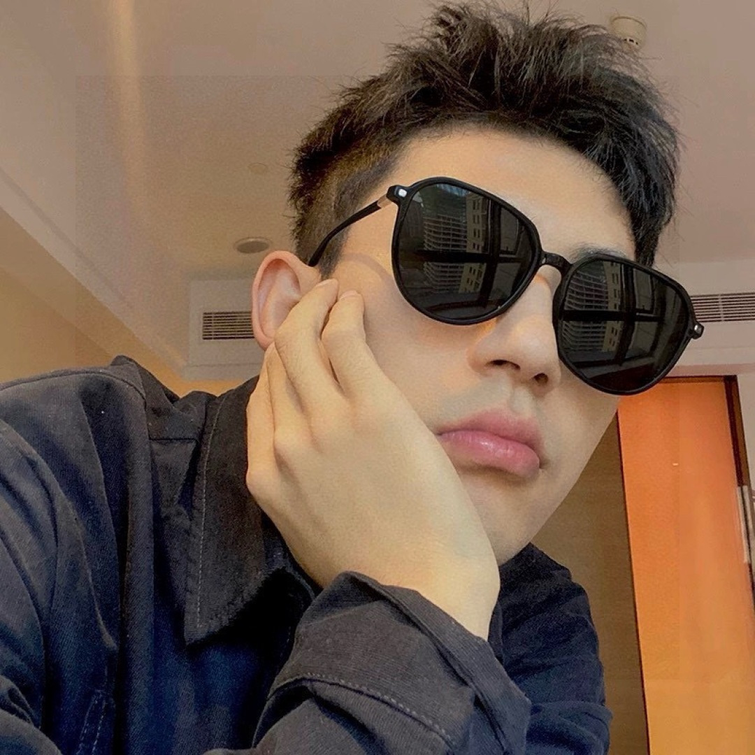 超好看 潮酷【GUCCI】古驰 新款款太阳镜以独特魅力和前卫风格诠释春夏最新眼镜，以方框设计，中梁连体质