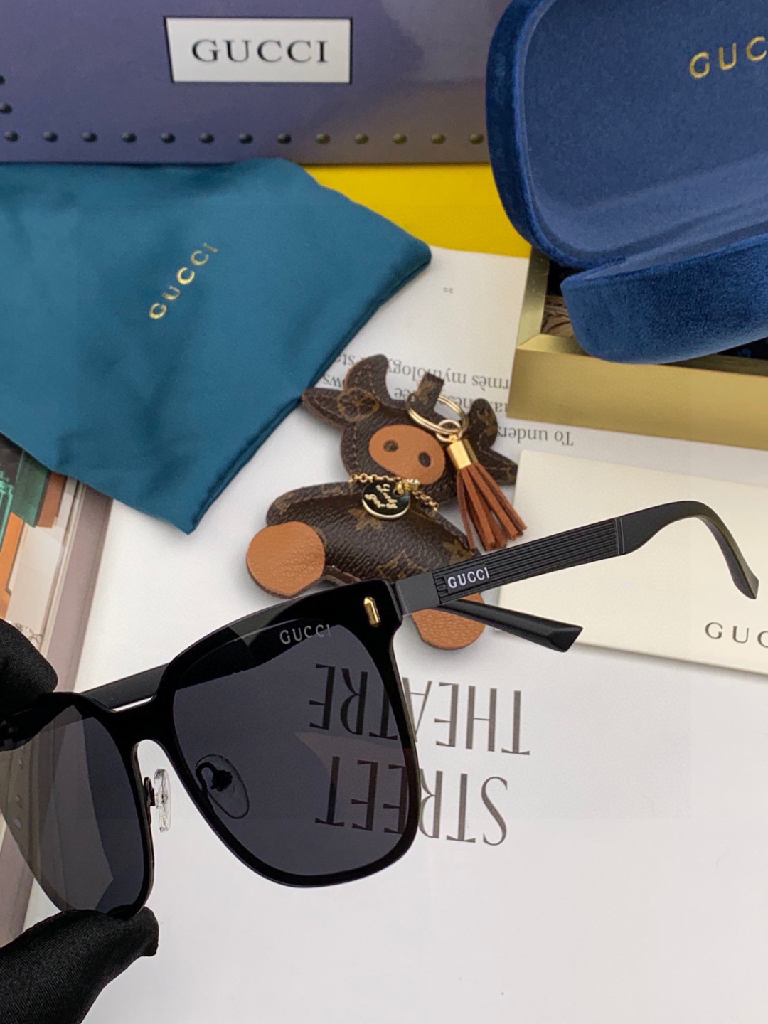 Gucci古奇 新款连体驶驾镜墨镜出行必众备多明星同款 太阳镜 男女太士阳镜飞行 型号：G075