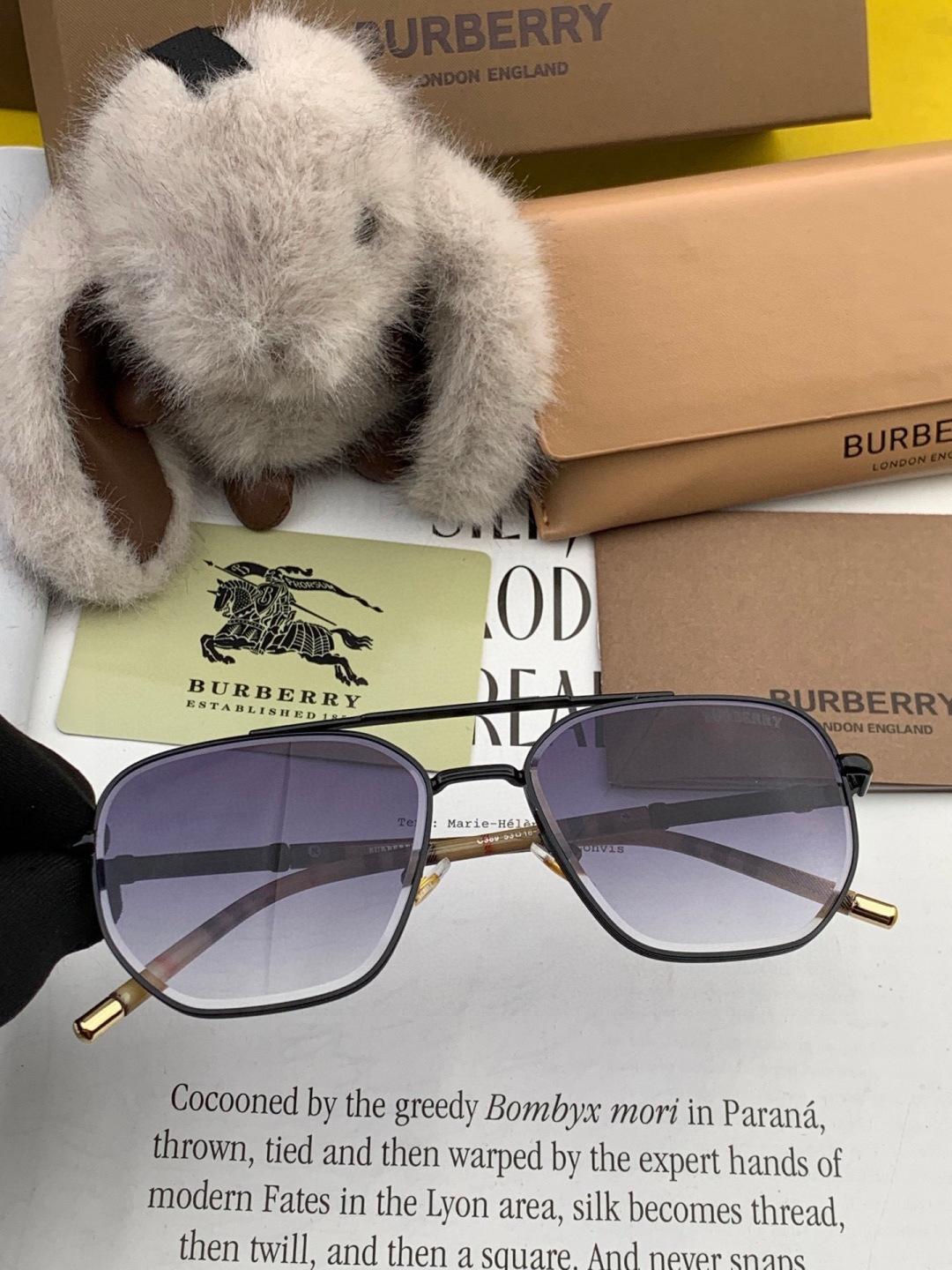 BURBERRY 巴宝莉 男士太阳眼镜 🕶🕶正版蛤蟆 太阳镜💋💋👣👣 高品质 不挑脸 火的狠 🍁🍁💯💯🐝