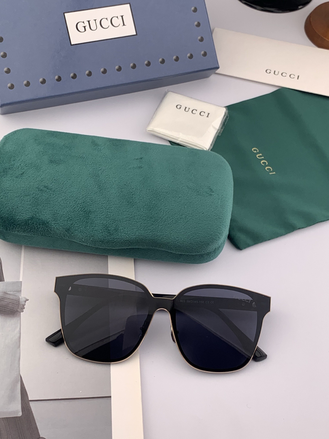 连体镜GUCCI 开春新款一体镜 大框太阳镜男女同款 😎 爆款大框尼龙太阳镜 超逼格超酷 镜腿品牌设计感