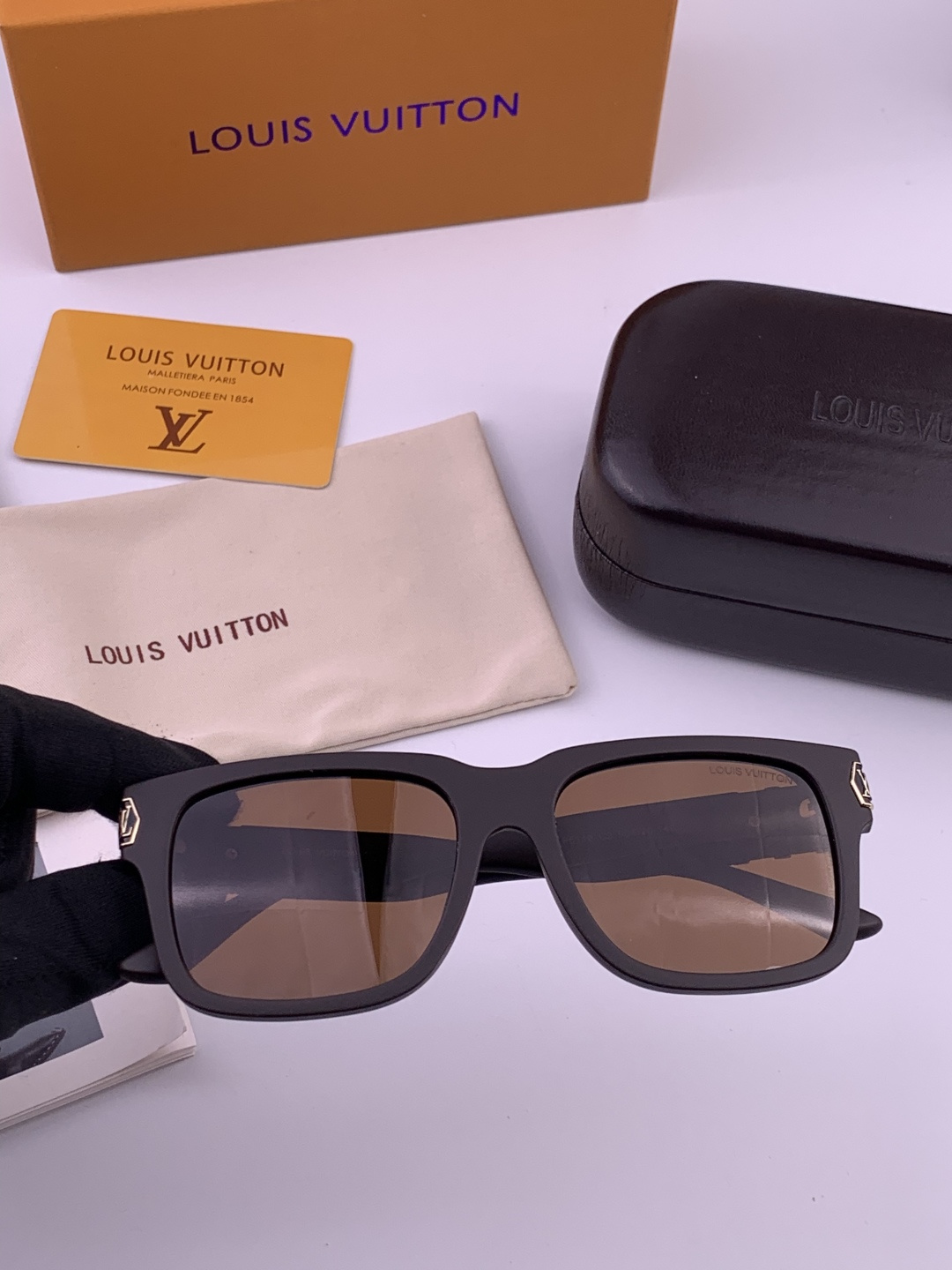 LV 太阳镜潮品官网模特同款 [玫瑰][玫瑰]四叶草🍀精致个性设计简约时尚 高品质值得拥有绝对潮爆整个夏