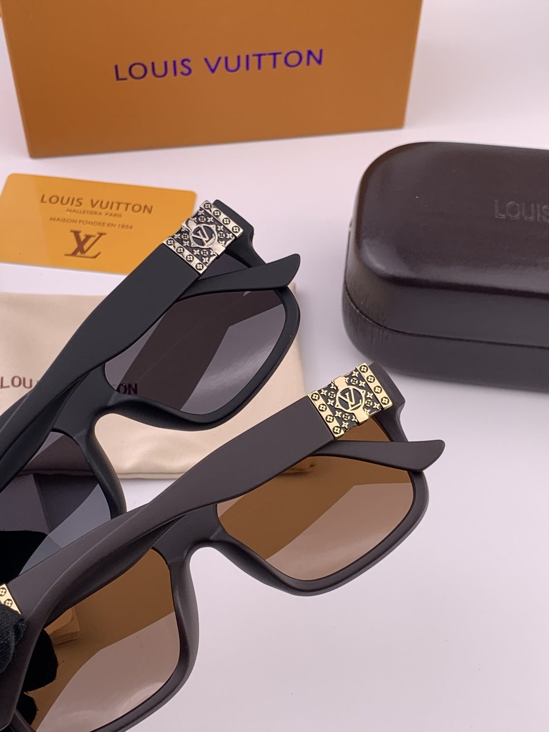 LV 太阳镜潮品官网模特同款 [玫瑰][玫瑰]四叶草🍀精致个性设计简约时尚 高品质值得拥有绝对潮爆整个夏