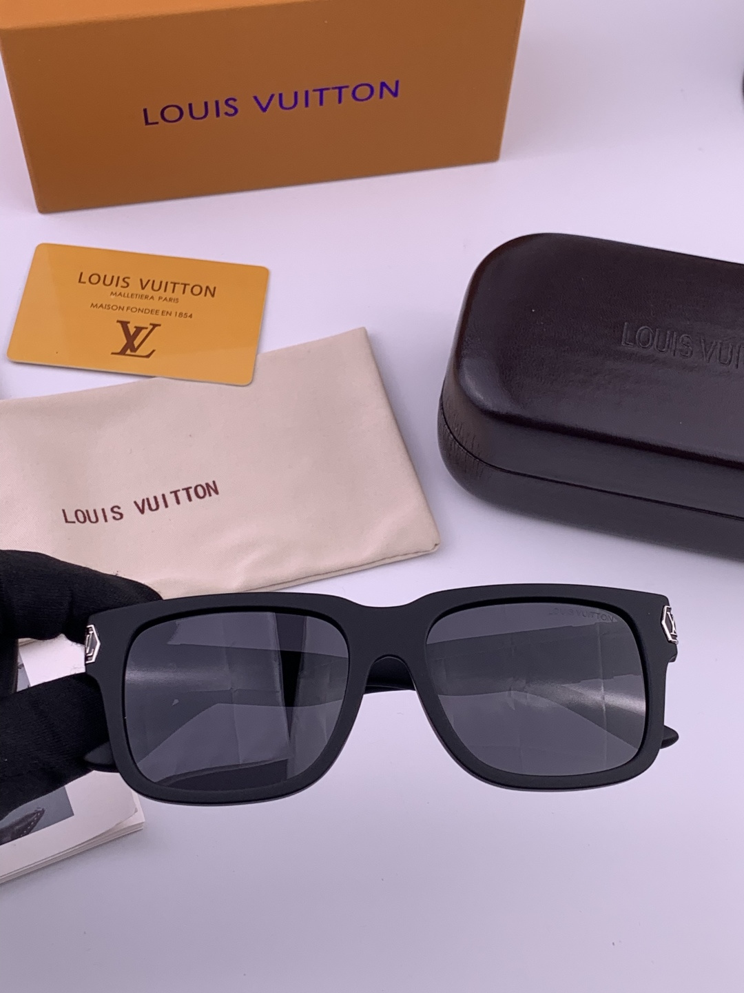 LV 太阳镜潮品官网模特同款 [玫瑰][玫瑰]四叶草🍀精致个性设计简约时尚 高品质值得拥有绝对潮爆整个夏