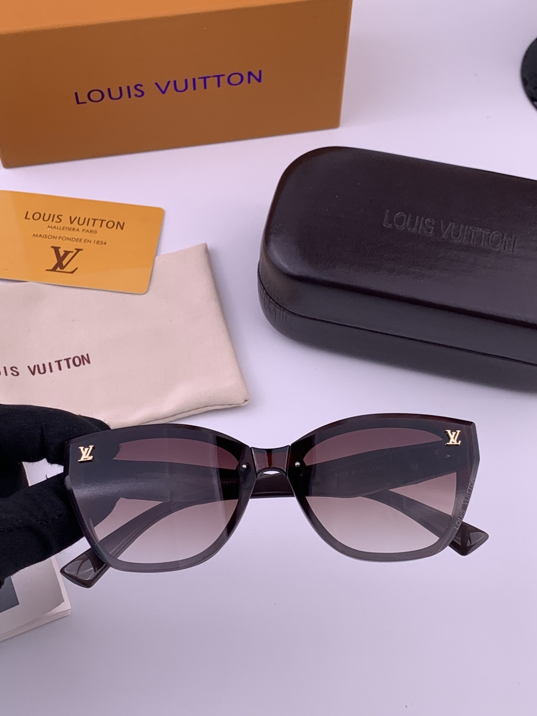 LV 太阳镜潮品官网模特同款 [玫瑰][玫瑰]四叶草🍀精致个性设计简约时尚 高品质值得拥有绝对潮爆整个夏
