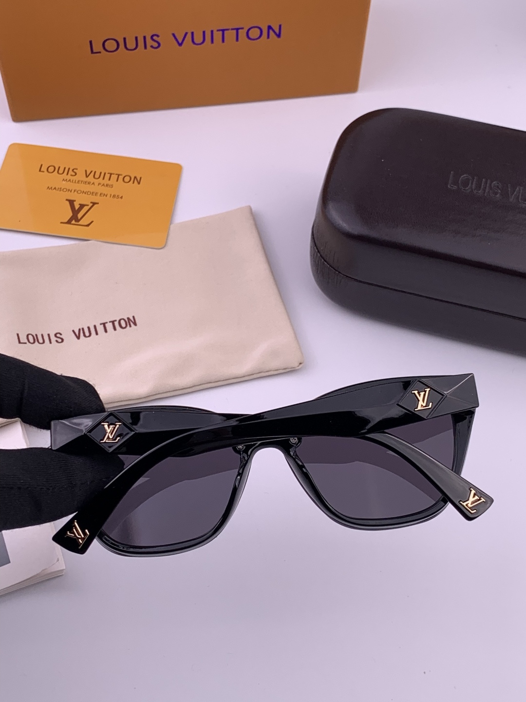 LV 太阳镜潮品官网模特同款 [玫瑰][玫瑰]四叶草🍀精致个性设计简约时尚 高品质值得拥有绝对潮爆整个夏