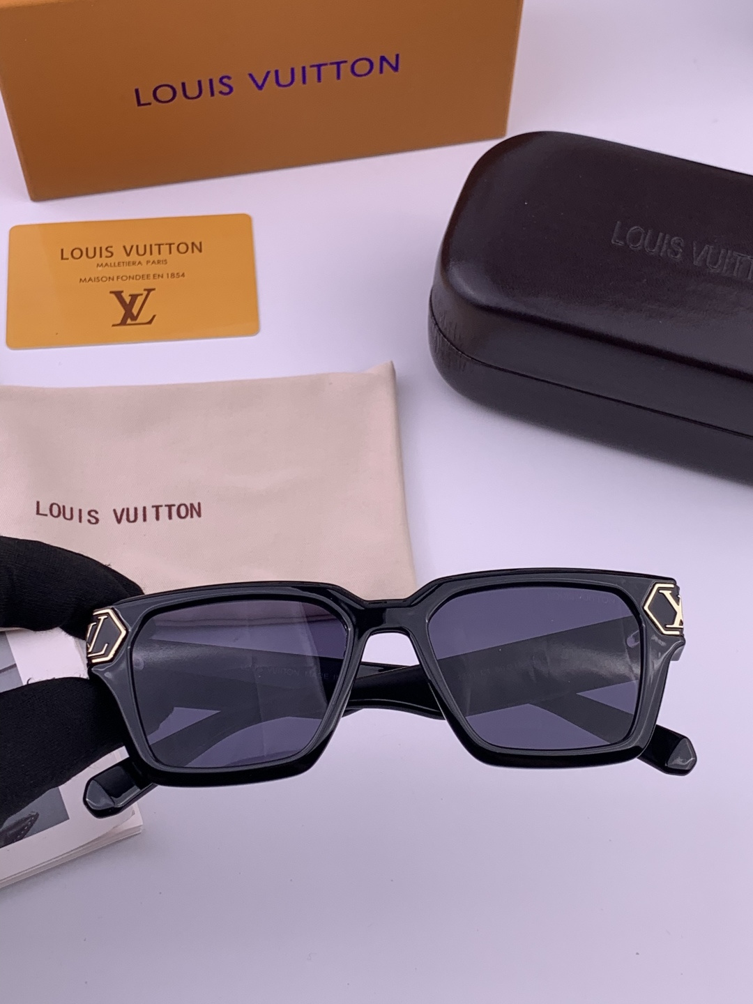 LV 太阳镜潮品官网模特同款 [玫瑰][玫瑰]四叶草🍀精致个性设计简约时尚 高品质值得拥有绝对潮爆整个夏