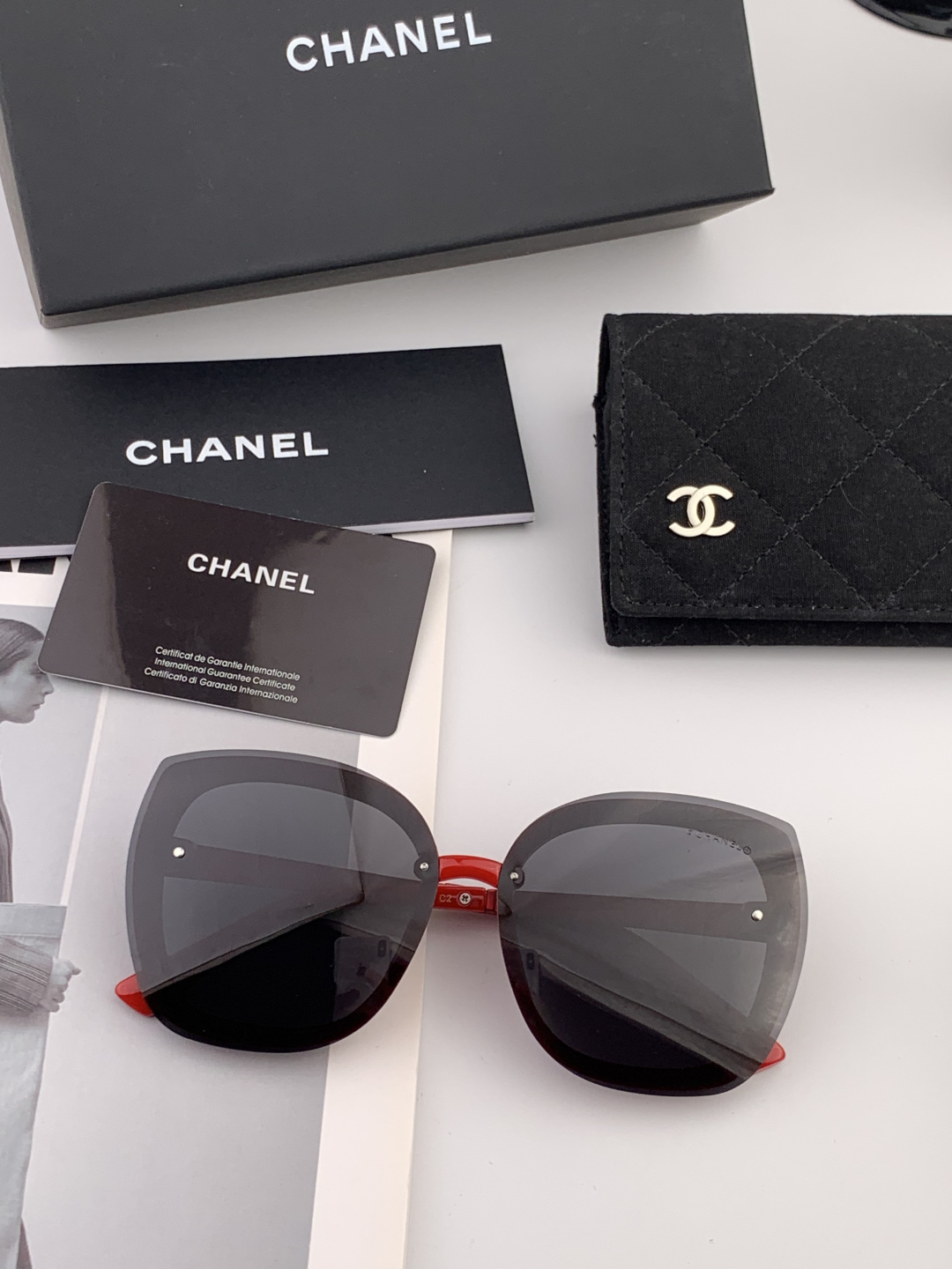 CHANEL香奈儿 开春新款 潮爆流款 时尚圆框太阳镜 高品质 佩戴舒适 网红潮墨款镜 型号X062