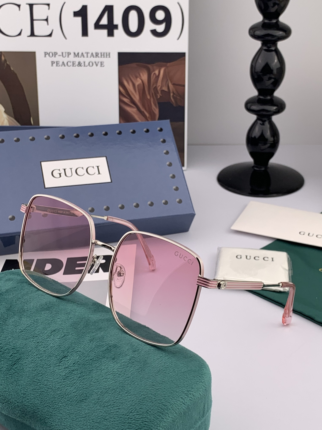Gucci墨镜 新款 。 方框设计再优雅的同时还能在视觉上修饰脸型，敲显脸小，不挑脸型 复古的马衔扣配上