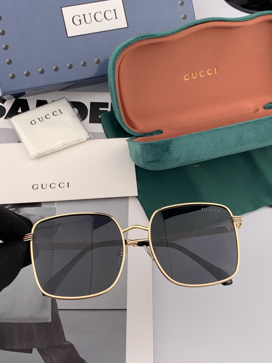 Gucci墨镜 新款 。 方框设计再优雅的同时还能在视觉上修饰脸型，敲显脸小，不挑脸型 复古的马衔扣配上