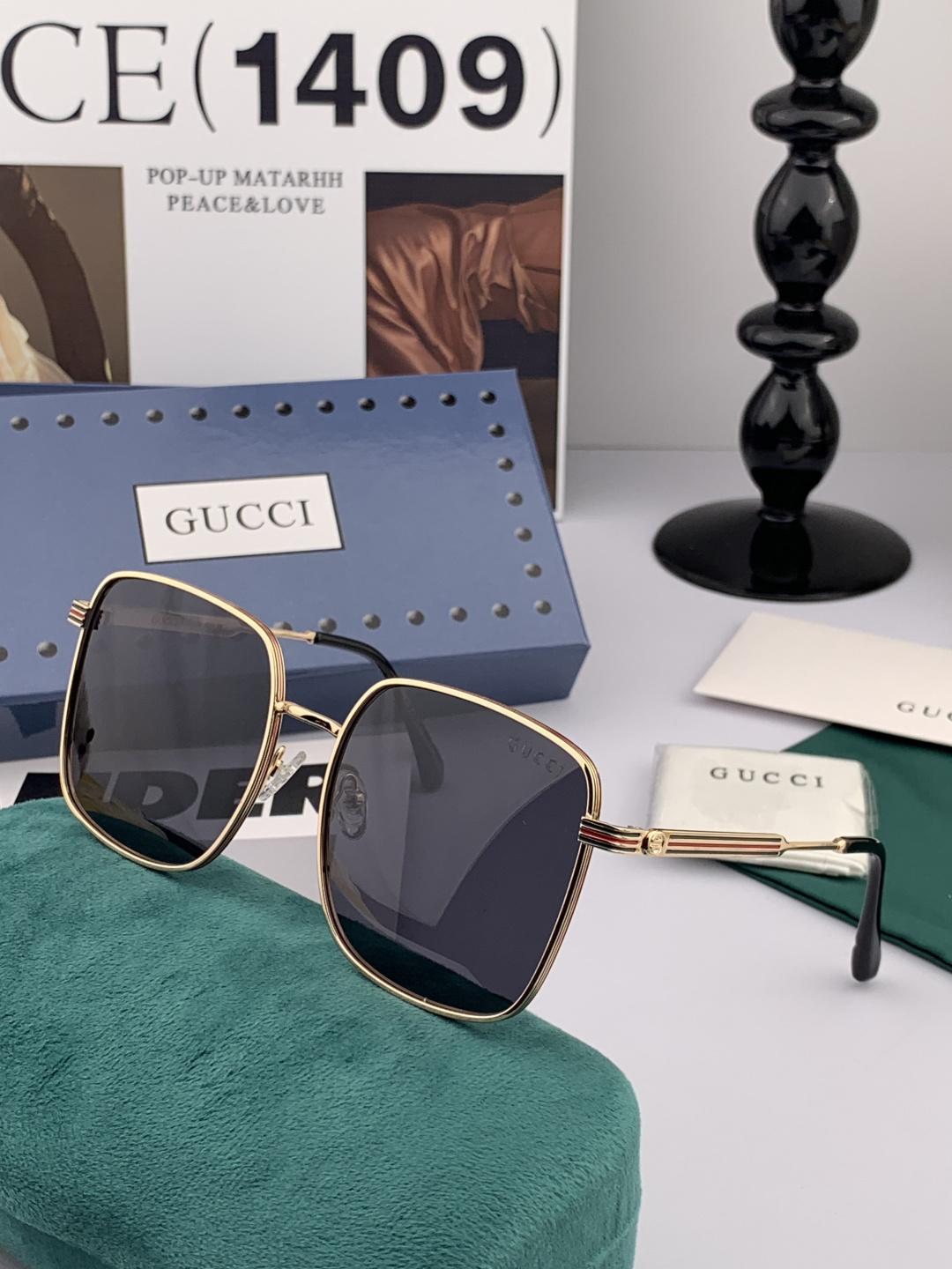 Gucci墨镜 新款 。 方框设计再优雅的同时还能在视觉上修饰脸型，敲显脸小，不挑脸型 复古的马衔扣配上