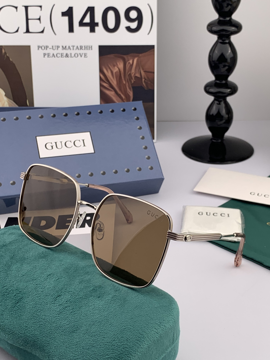 Gucci墨镜 新款 。 方框设计再优雅的同时还能在视觉上修饰脸型，敲显脸小，不挑脸型 复古的马衔扣配上