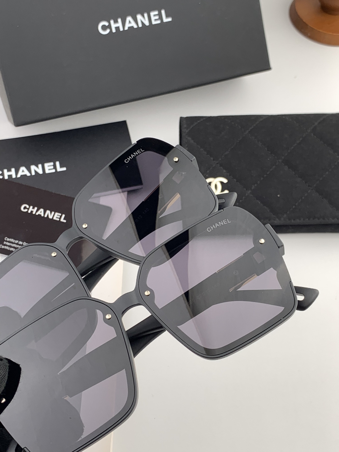 【CHANEL】香奈儿 新款潮流爆款 时尚方框太阳镜 佩戴舒适 网红潮款墨镜 女士高清加厚偏光太阳镜🕶️