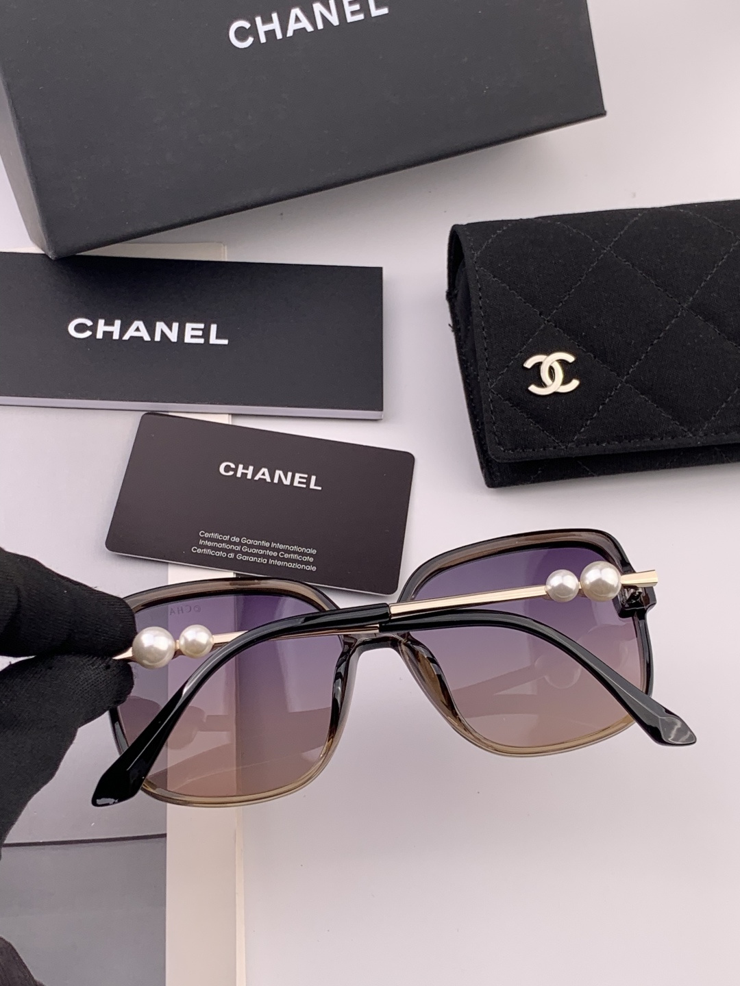 🔺CHANEL🔻官方早春新款，众多明星同款[色]香奈儿‼️‼️新款珍珠大框偏光墨镜 ，🌈🌈宝丽来超清偏光