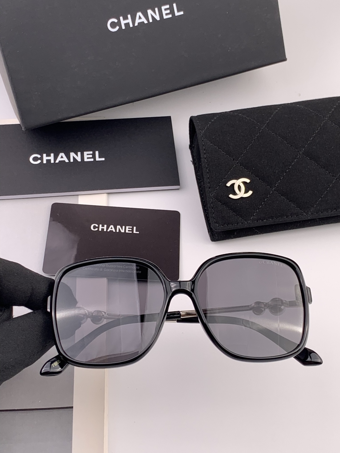 🔺CHANEL🔻官方早春新款，众多明星同款[色]香奈儿‼️‼️新款珍珠大框偏光墨镜 ，🌈🌈宝丽来超清偏光