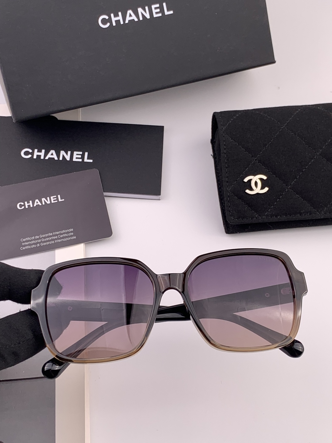 【CHANEL】香奈儿 新款潮流爆款 时尚方框太阳镜 佩戴舒适 网红潮款墨镜  女士高清加厚偏光太阳镜🕶