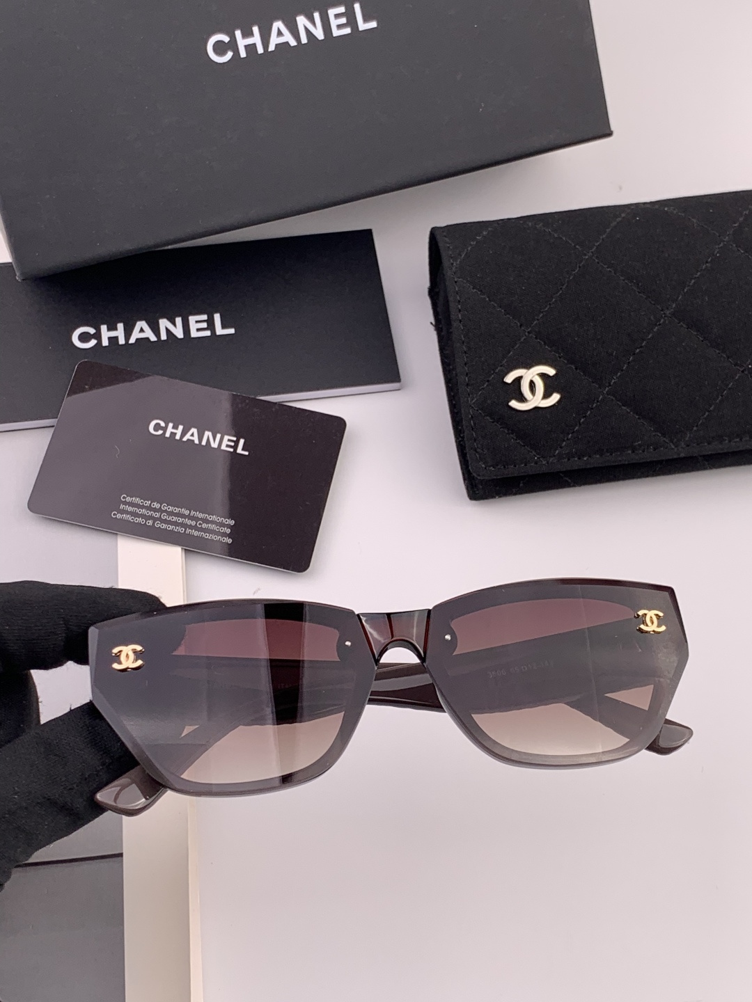 新品CHANEL 香奈儿太阳镜以独特魅力和前卫风格诠释春夏最新眼镜，质感超好佩带舒适 型号：CH6530