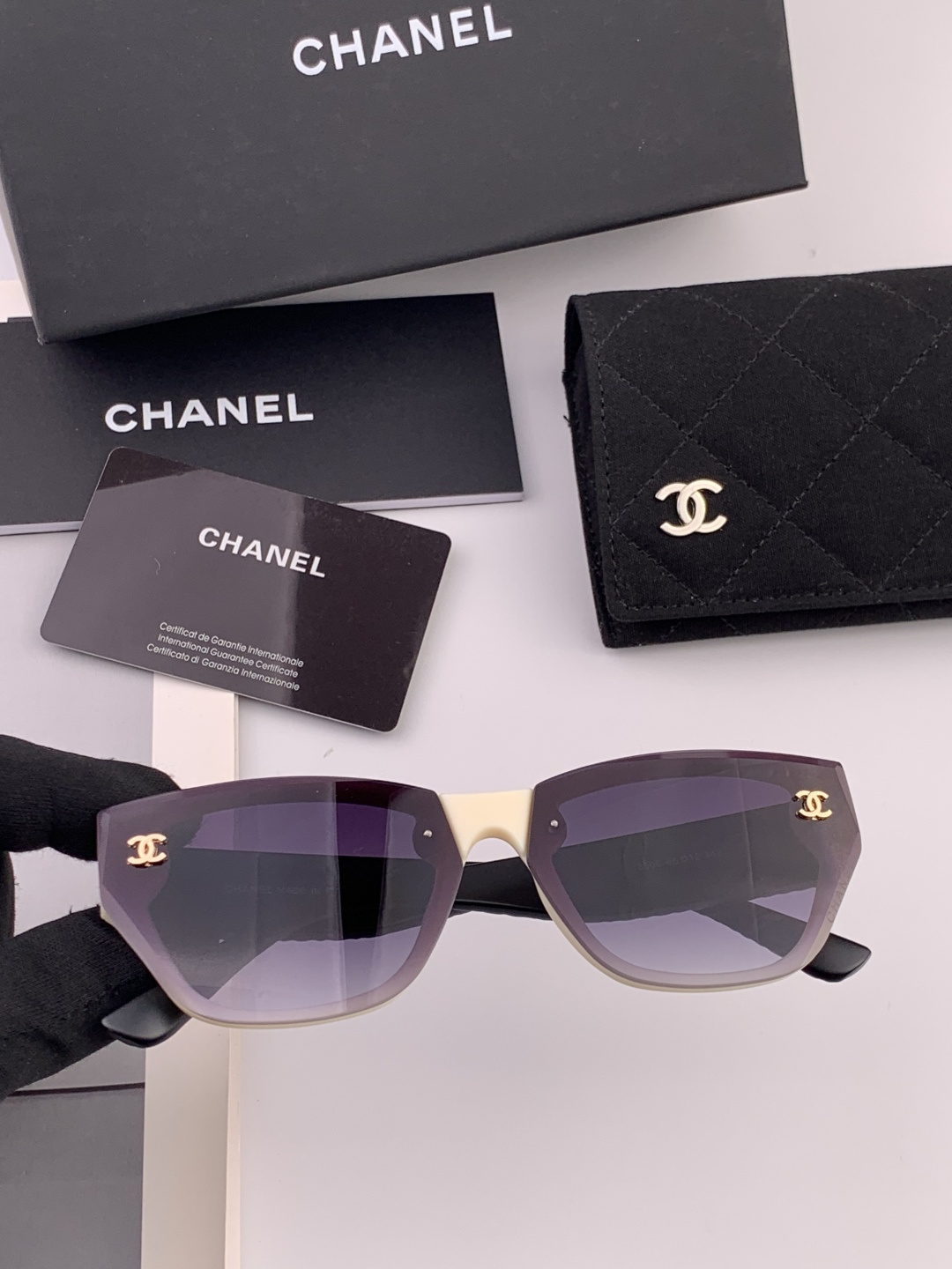 新品CHANEL 香奈儿太阳镜以独特魅力和前卫风格诠释春夏最新眼镜，质感超好佩带舒适 型号：CH6530