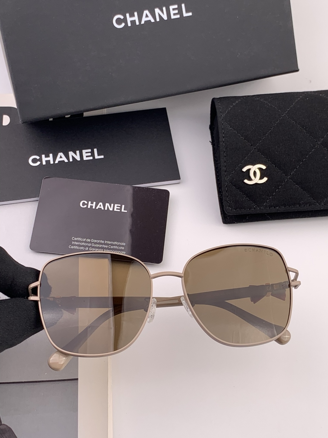 新品CHANEL 香奈儿太阳镜以独特魅力和前卫风格诠释春夏最新眼镜，质感超好佩带舒适 型号：CH4759