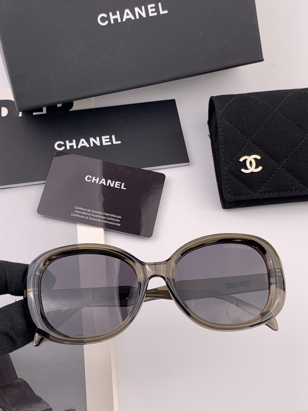 【CHANEL】香奈儿 新款潮流爆款 时尚方框太阳镜 佩戴舒适 网红潮款墨镜 女士高清加厚偏光太阳镜🕶️