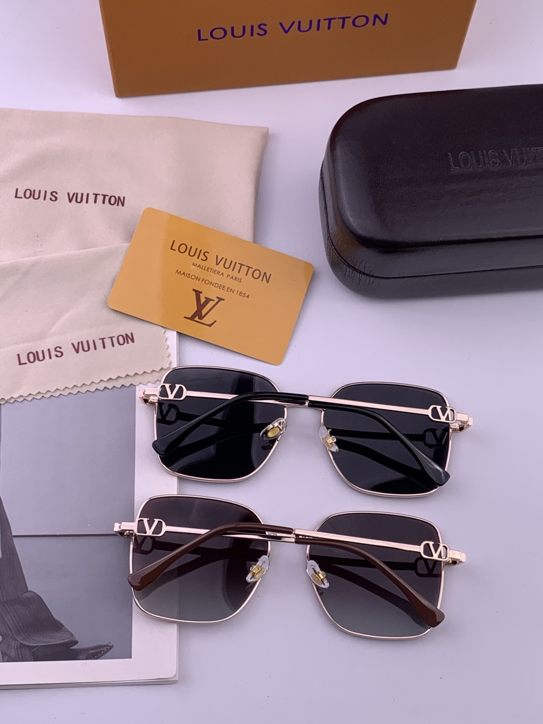 LV 。  高品质情侣款款墨镜   👍 进口宝丽来偏光镜片  。蛤蟆镜 开车钓鱼都可 。百搭显瘦墨镜韩版