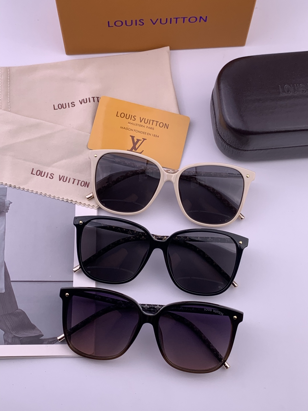 LV 。  高品质情侣款款墨镜   👍 进口宝丽来偏光镜片  。蛤蟆镜 开车钓鱼都可 。百搭显瘦墨镜韩版