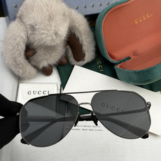♦️ GUCCI 新款男女情侣款太阳镜多边形墨镜iP电镀永不褪色 超轻超有弹性整幅眼镜无螺丝重要的是压不 ♦️ GUCCI 新款男女情侣款太阳镜多边形墨镜iP电镀永不褪色 超轻超有弹性整幅眼镜无螺丝重要的是压不