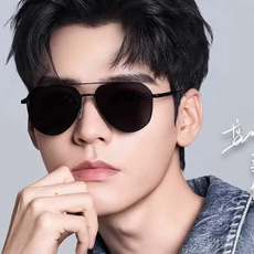 ♦️ GUCCI 新款男女情侣款太阳镜多边形墨镜iP电镀永不褪色 超轻超有弹性整幅眼镜无螺丝重要的是压不 ♦️ GUCCI 新款男女情侣款太阳镜多边形墨镜iP电镀永不褪色 超轻超有弹性整幅眼镜无螺丝重要的是压不