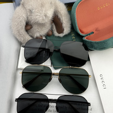♦️ GUCCI 新款男女情侣款太阳镜多边形墨镜iP电镀永不褪色 超轻超有弹性整幅眼镜无螺丝重要的是压不 ♦️ GUCCI 新款男女情侣款太阳镜多边形墨镜iP电镀永不褪色 超轻超有弹性整幅眼镜无螺丝重要的是压不