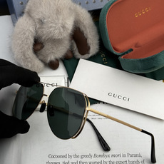 ♦️ GUCCI 新款男女情侣款太阳镜多边形墨镜iP电镀永不褪色 超轻超有弹性整幅眼镜无螺丝重要的是压不 ♦️ GUCCI 新款男女情侣款太阳镜多边形墨镜iP电镀永不褪色 超轻超有弹性整幅眼镜无螺丝重要的是压不