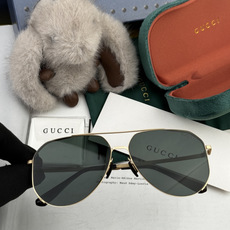 ♦️ GUCCI 新款男女情侣款太阳镜多边形墨镜iP电镀永不褪色 超轻超有弹性整幅眼镜无螺丝重要的是压不 ♦️ GUCCI 新款男女情侣款太阳镜多边形墨镜iP电镀永不褪色 超轻超有弹性整幅眼镜无螺丝重要的是压不