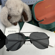 ♦️ GUCCI 新款男女情侣款太阳镜多边形墨镜iP电镀永不褪色 超轻超有弹性整幅眼镜无螺丝重要的是压不 ♦️ GUCCI 新款男女情侣款太阳镜多边形墨镜iP电镀永不褪色 超轻超有弹性整幅眼镜无螺丝重要的是压不