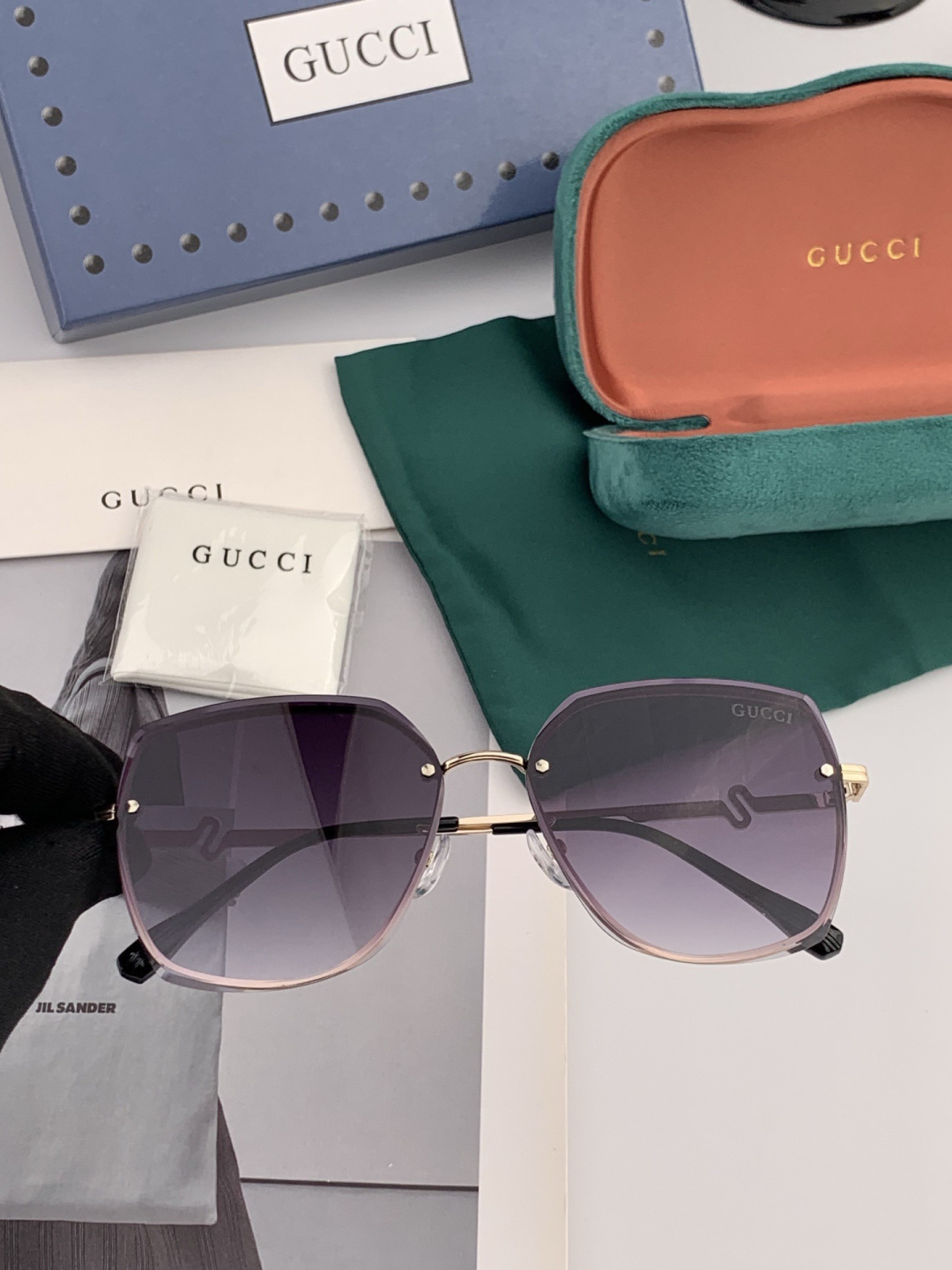 GUCCI 开春新款 最新款无框太阳镜 各路网红纷纷带起气场满分‼️ 俏皮甜美.上脸效果更佳.金属质感超