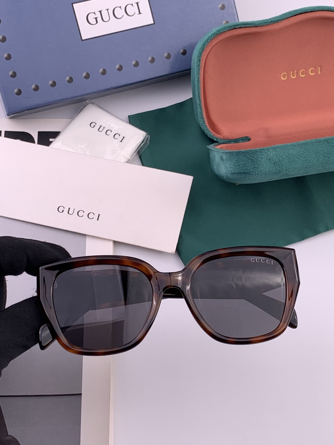 GUCCI  新款偏光太眼镜，情侣款时尚方框太阳镜佩戴舒适网红潮流款墨镜，大气女人范儿，大脸小脸都好看 