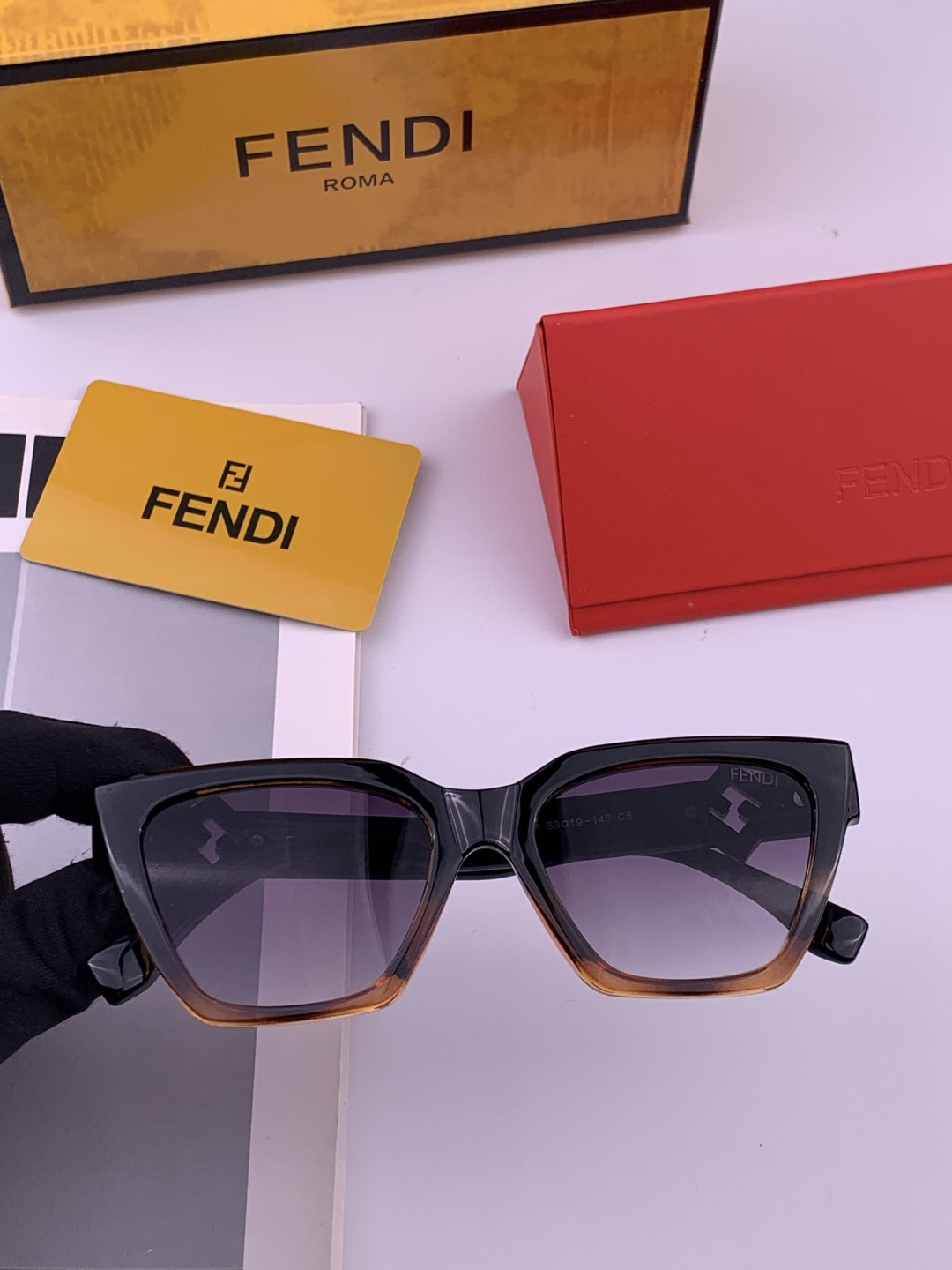 🔺 【芬迪】开春新款 潮流爆款 时尚方框太阳镜 高品质 佩戴舒适 网红潮款墨镜 女士高清太阳镜🕶️ 🎉高