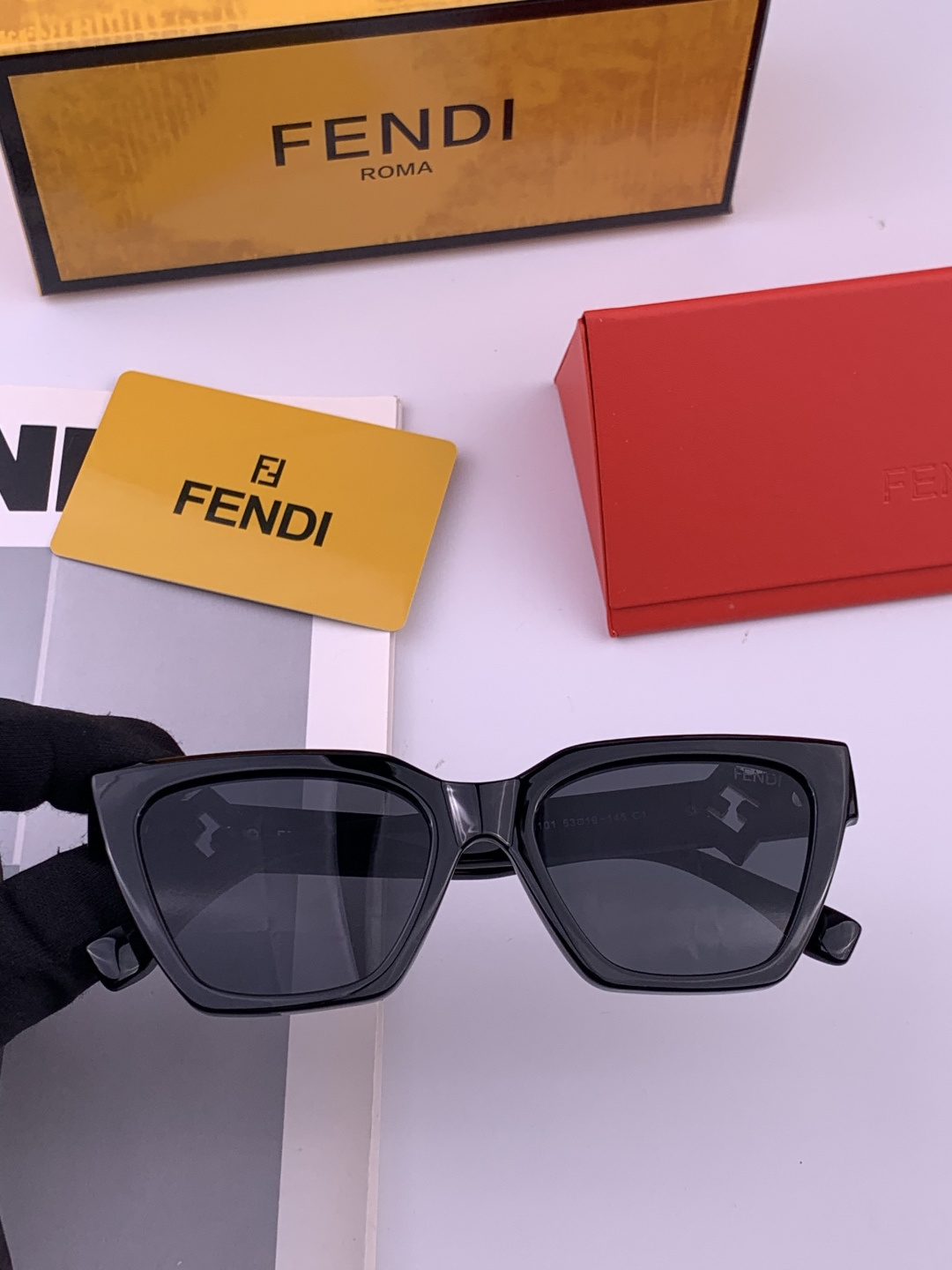 🔺 【芬迪】开春新款 潮流爆款 时尚方框太阳镜 高品质 佩戴舒适 网红潮款墨镜 女士高清太阳镜🕶️ 🎉高