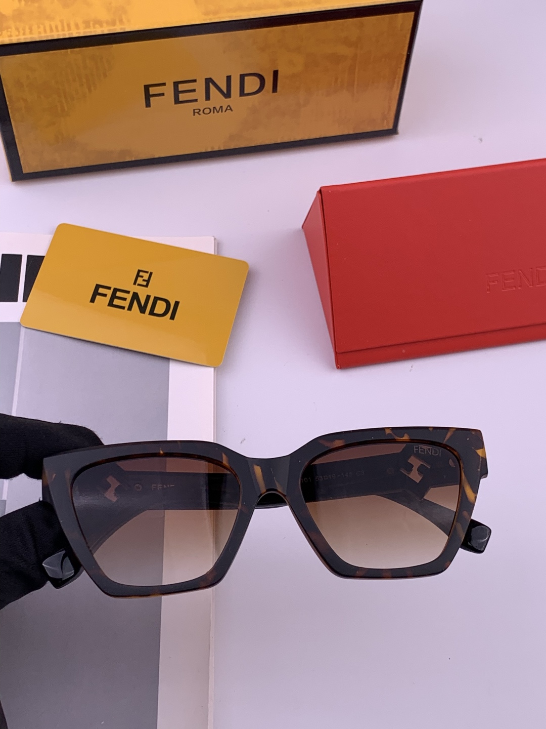🔺 【芬迪】开春新款 潮流爆款 时尚方框太阳镜 高品质 佩戴舒适 网红潮款墨镜 女士高清太阳镜🕶️ 🎉高