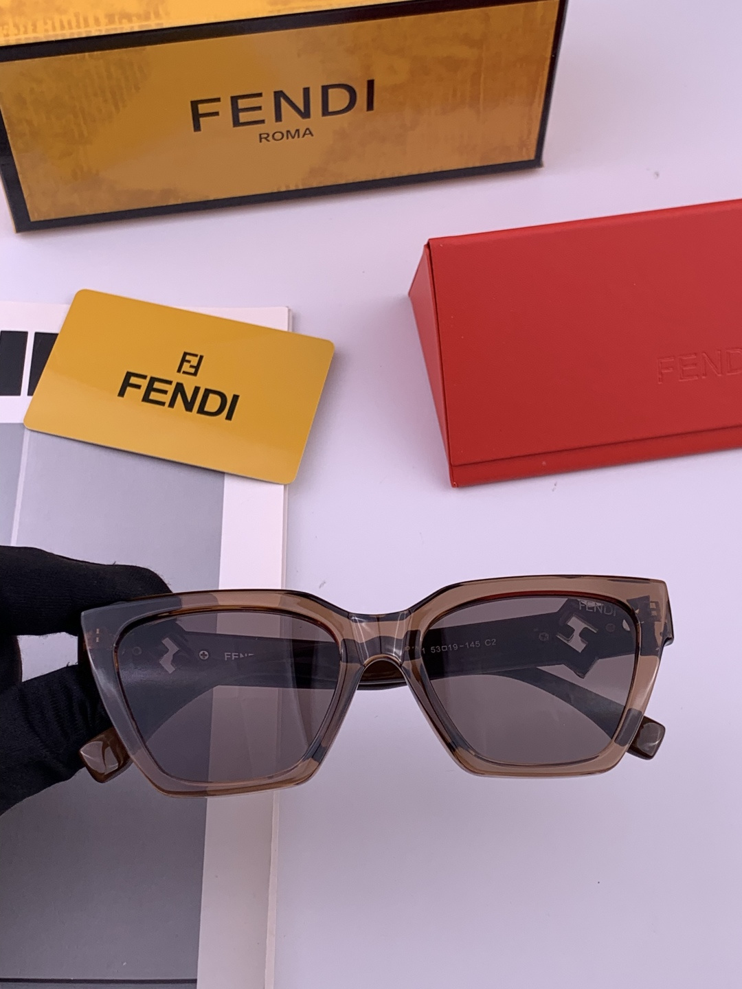 🔺 【芬迪】开春新款 潮流爆款 时尚方框太阳镜 高品质 佩戴舒适 网红潮款墨镜 女士高清太阳镜🕶️ 🎉高