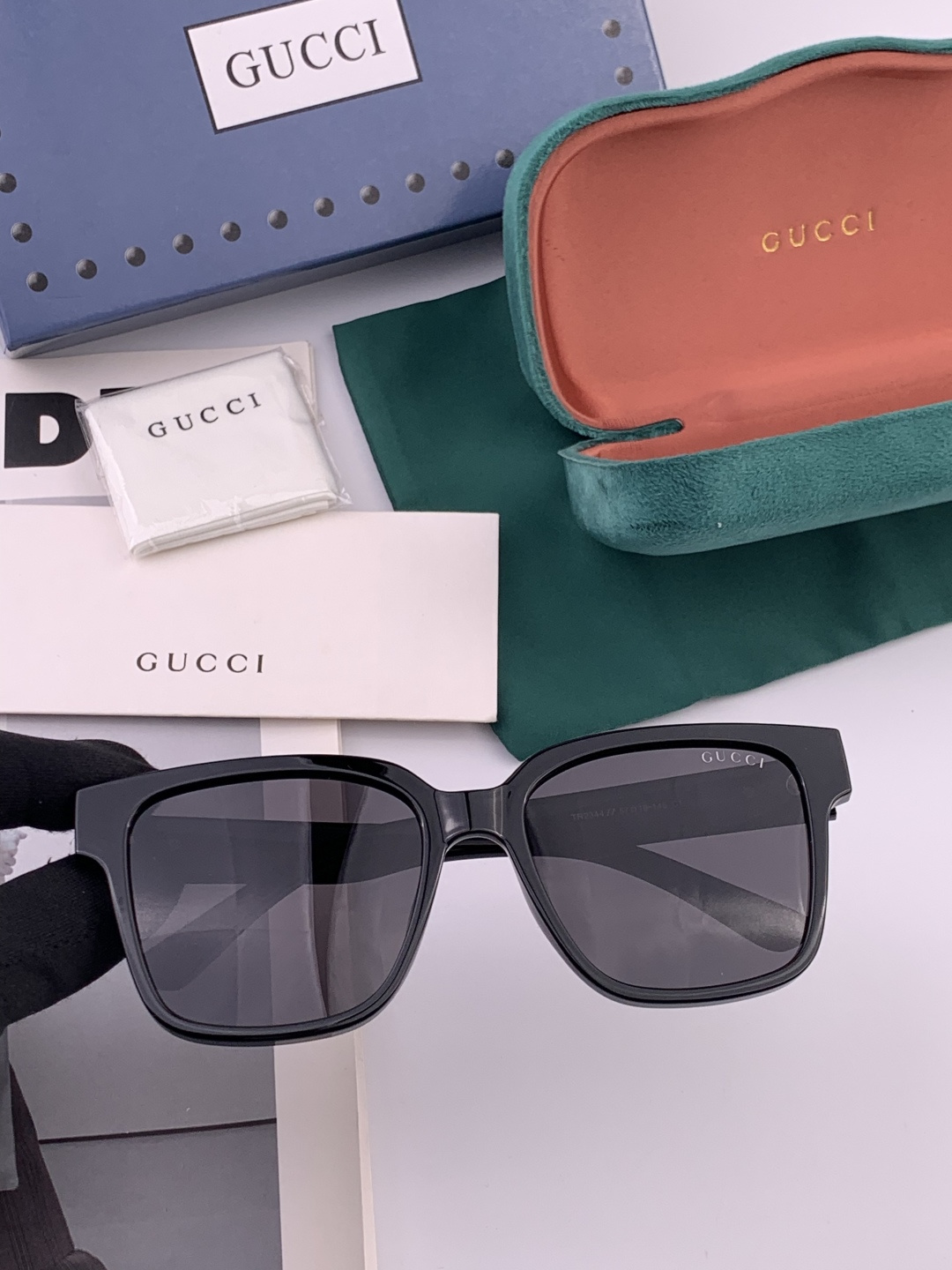 GUCCI  新款偏光太眼镜，情侣款时尚方框太阳镜佩戴舒适网红潮流款墨镜，大气女人范儿，大脸小脸都好看 