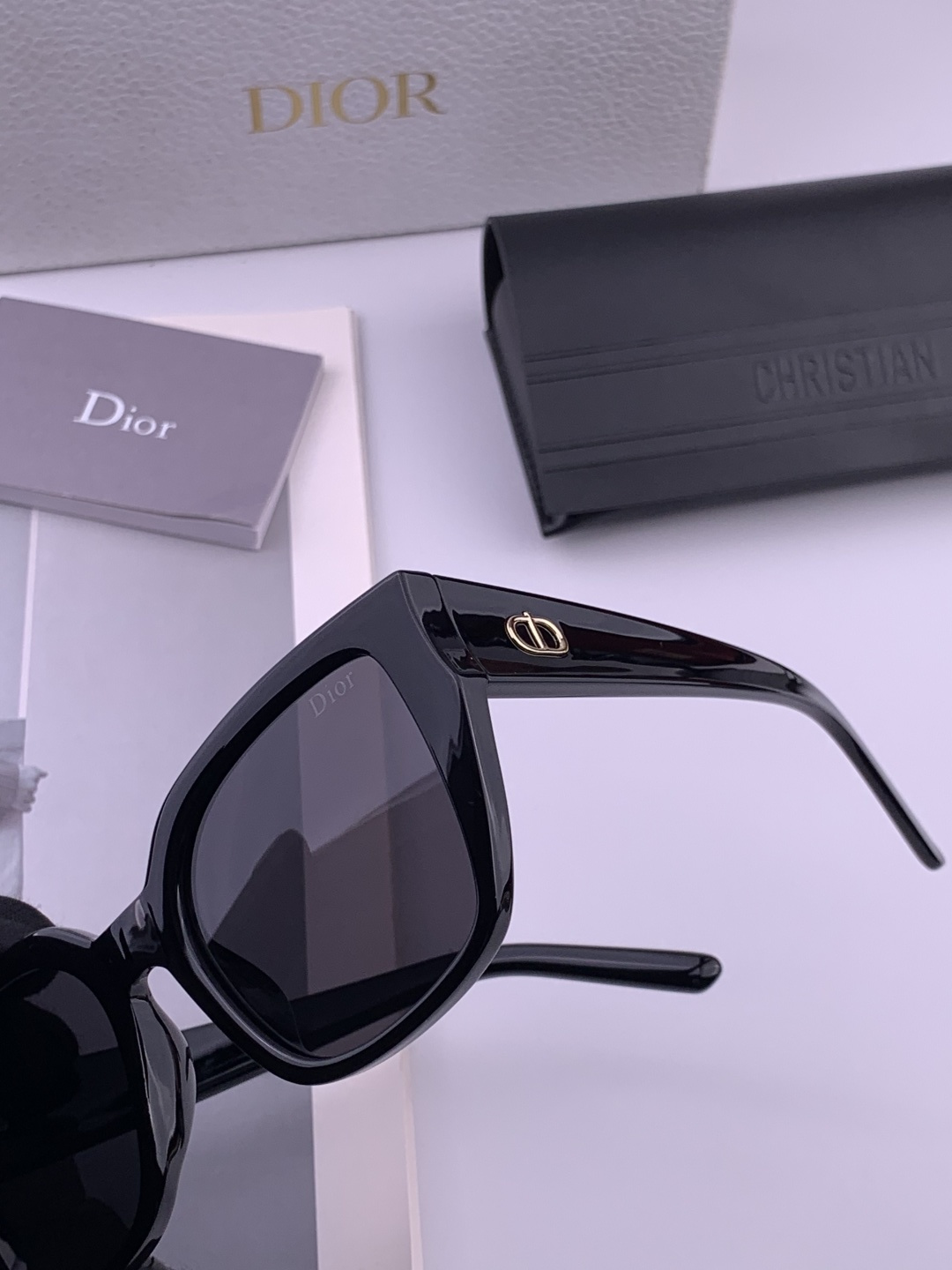 【DIOR】新款潮流爆款 时尚方框太阳镜 佩戴舒适 网红潮款墨镜  女士高清加厚偏光太阳镜🕶️ 🎉高品质