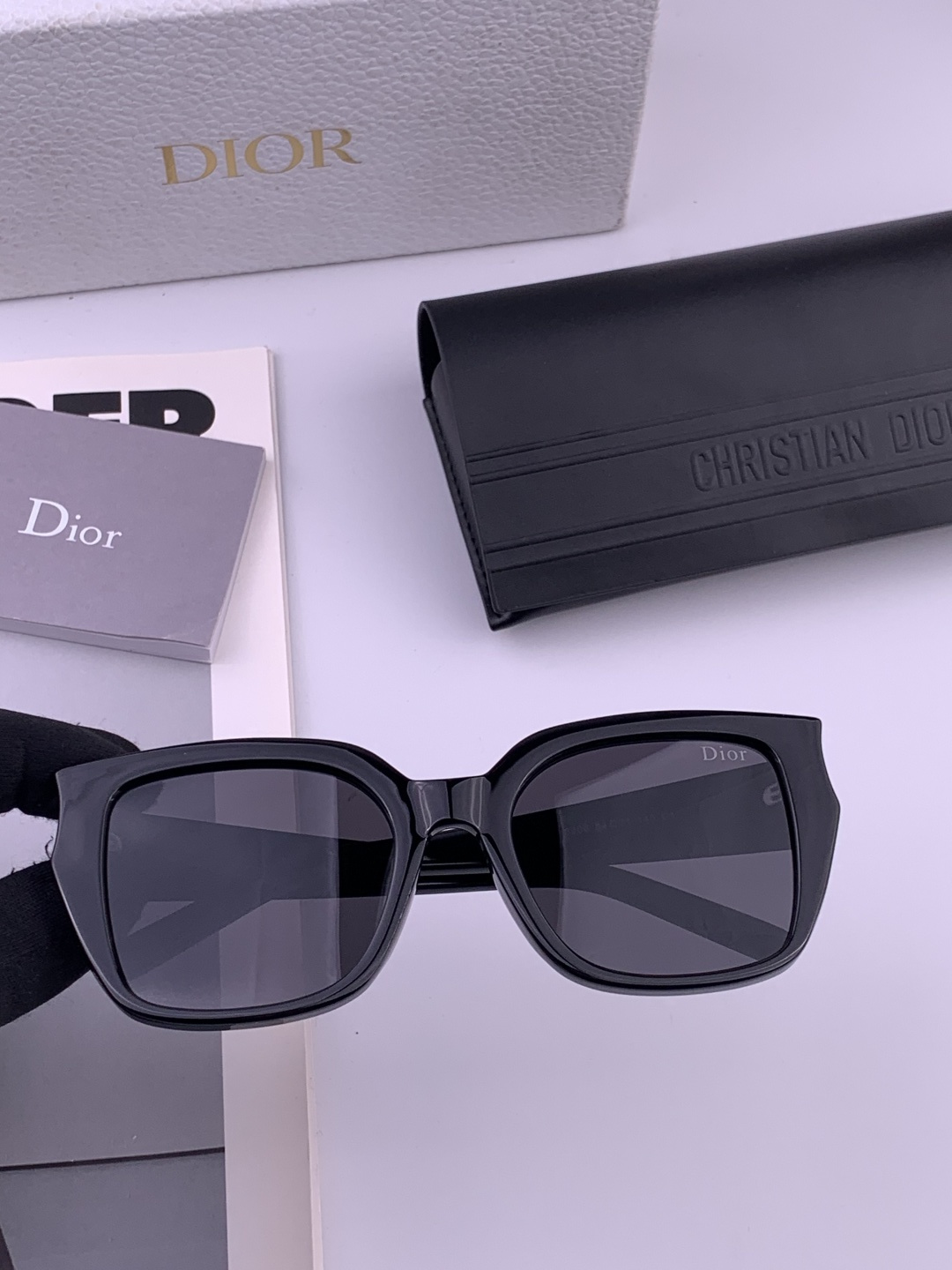 【DIOR】新款潮流爆款 时尚方框太阳镜 佩戴舒适 网红潮款墨镜  女士高清加厚偏光太阳镜🕶️ 🎉高品质