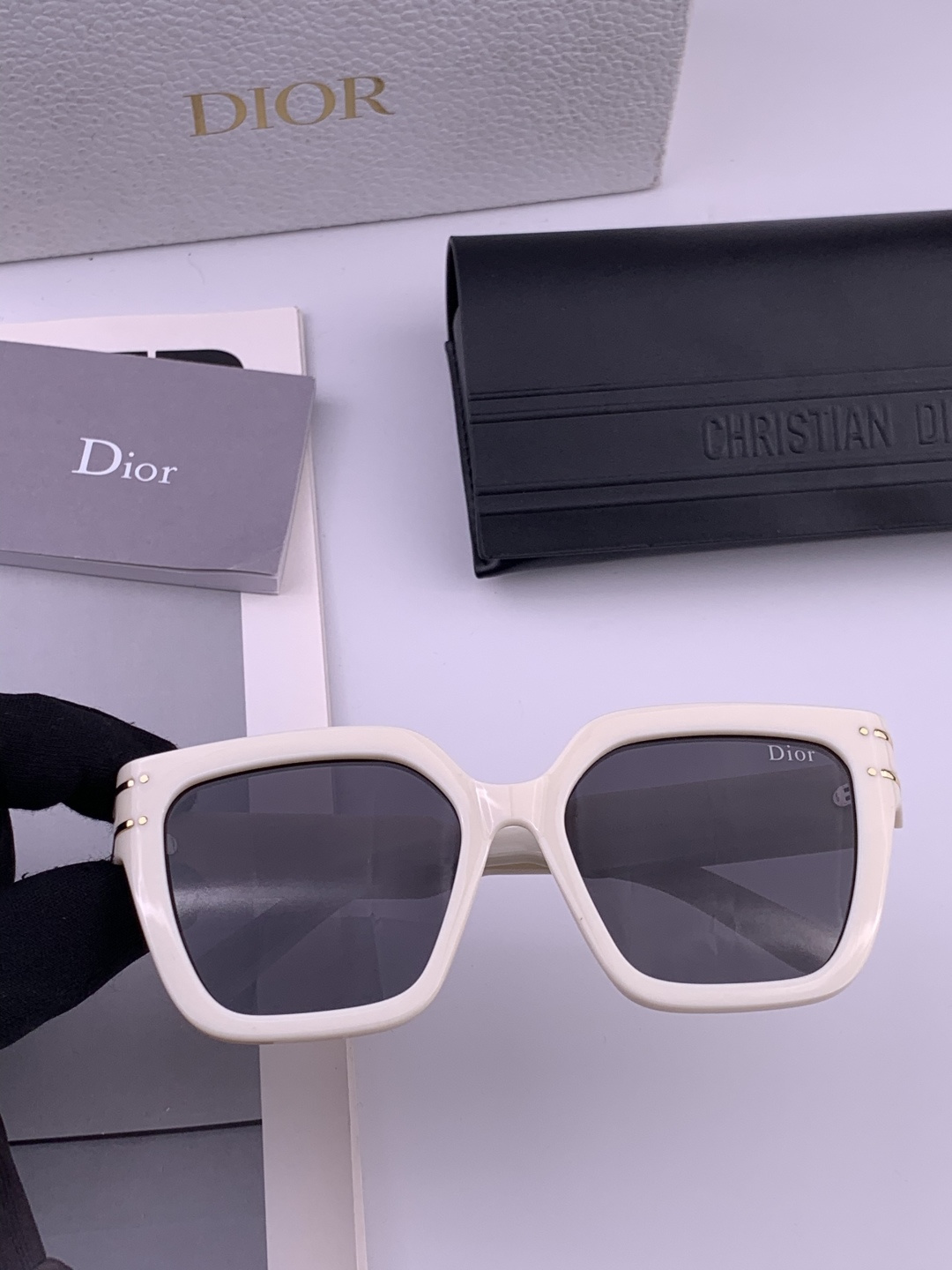 【DIOR】新款潮流爆款 时尚方框太阳镜 佩戴舒适 网红潮款墨镜  女士高清加厚偏光太阳镜🕶️ 🎉高品质