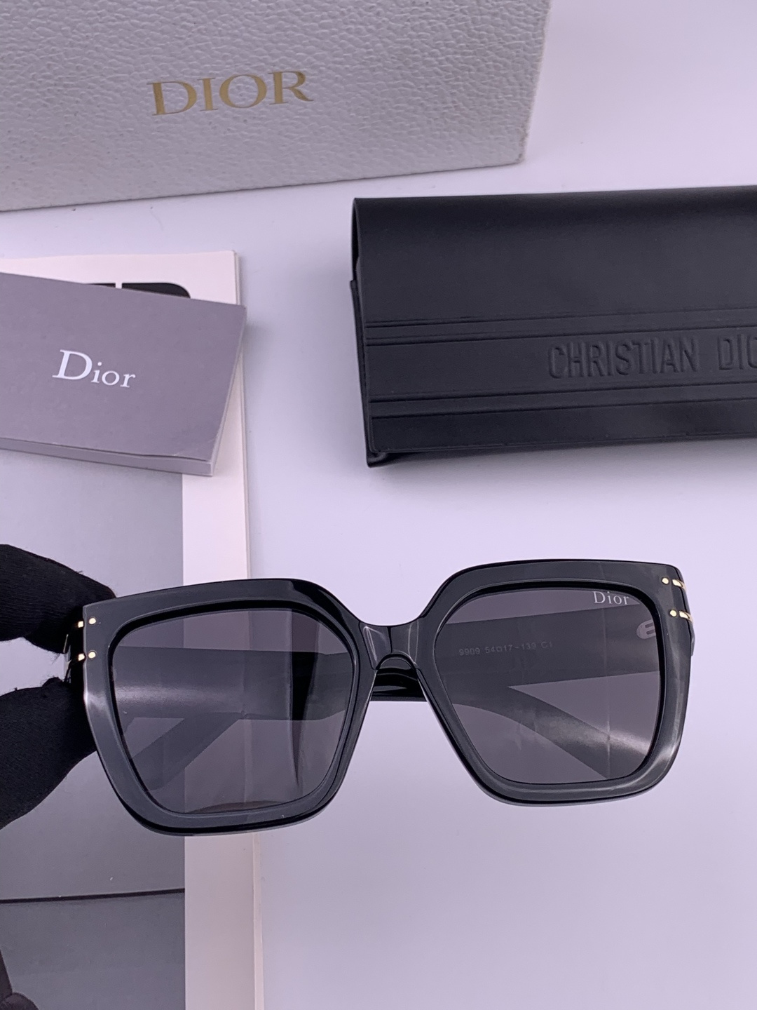 【DIOR】新款潮流爆款 时尚方框太阳镜 佩戴舒适 网红潮款墨镜  女士高清加厚偏光太阳镜🕶️ 🎉高品质